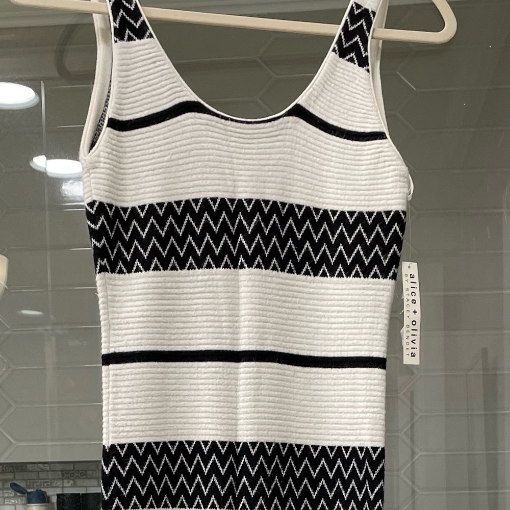 Alice + Olivia sleeveless maxi quilted dress
